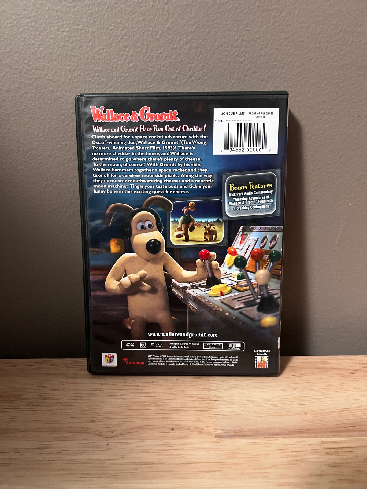 Back cover of Wallace & Gromit: A Grand Day Out DVD