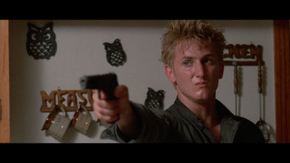 Screen grab 1 of At Close Range [4K Ultra HD + Blu-ray]