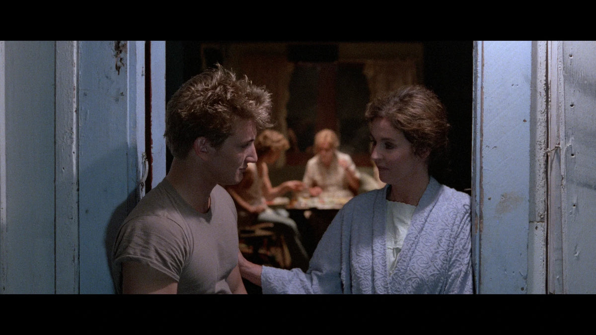 Screen grab 2 of At Close Range [4K Ultra HD + Blu-ray]