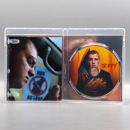Open case showing disc art of Teddy [Blu-ray]