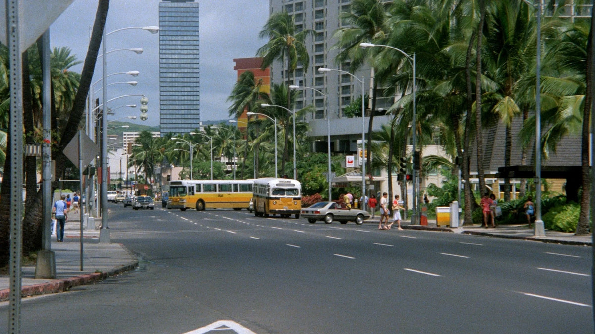Screen grab 1 of Mai Lin Vs Serena + Oriental Hawaii + Las Vegas Girls [Blu-ray]