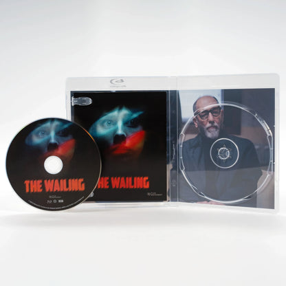 Open case showing disc art of The Wailing [Blu-ray]