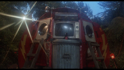Screen grab 3 of Explorers Limited Edition [4K Ultra HD + Blu-ray]