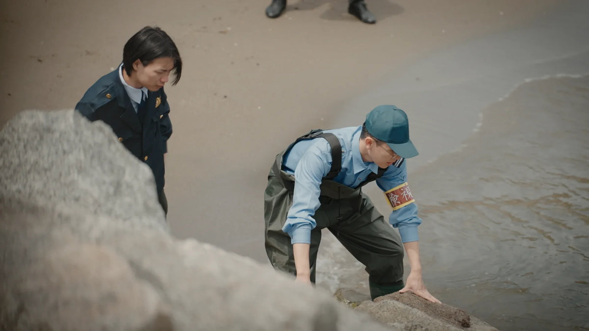 Screen grab 2 of Hot Spring Shark Attack [Blu-ray]