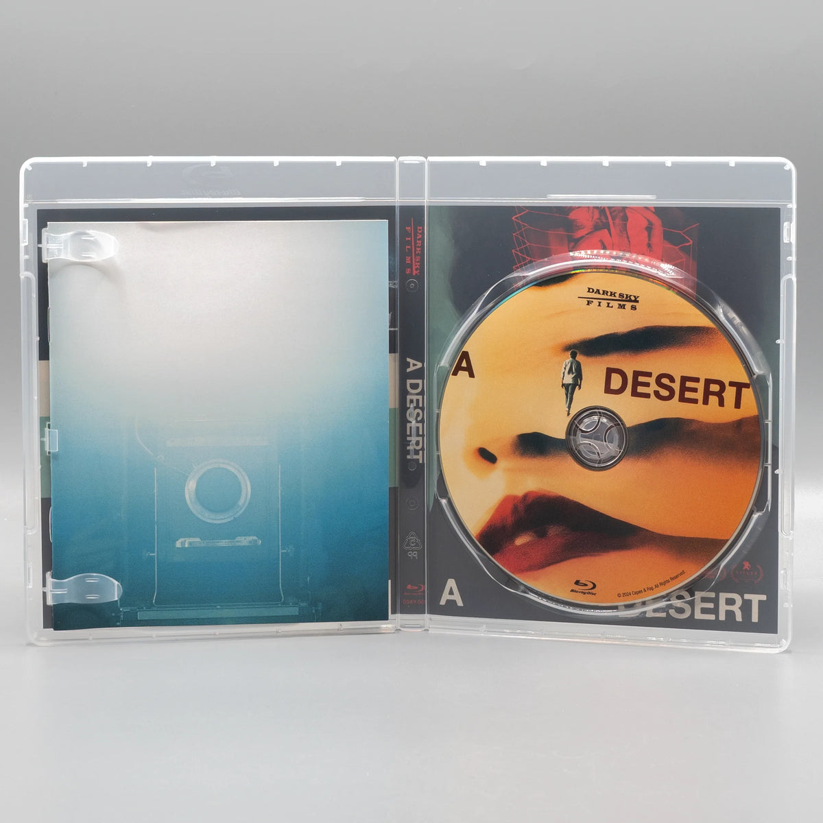Open case showing disc art of A Desert [Blu-ray]