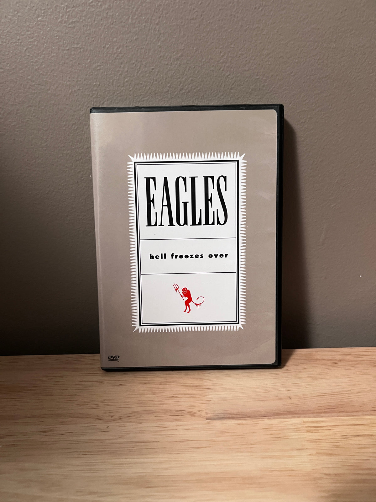 Front cover of Eagles: Hell Freezes Over DVD