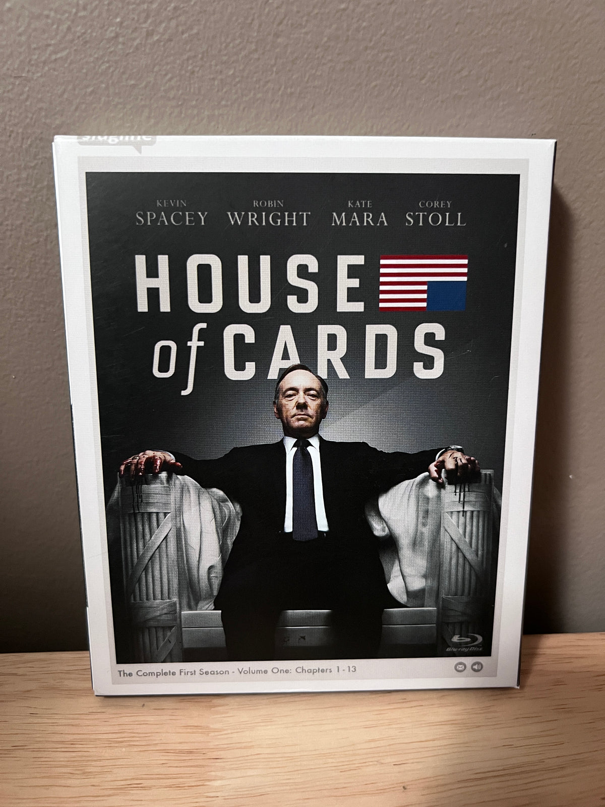 Front cover of House of Cards: The Complete First Season Blu-ray