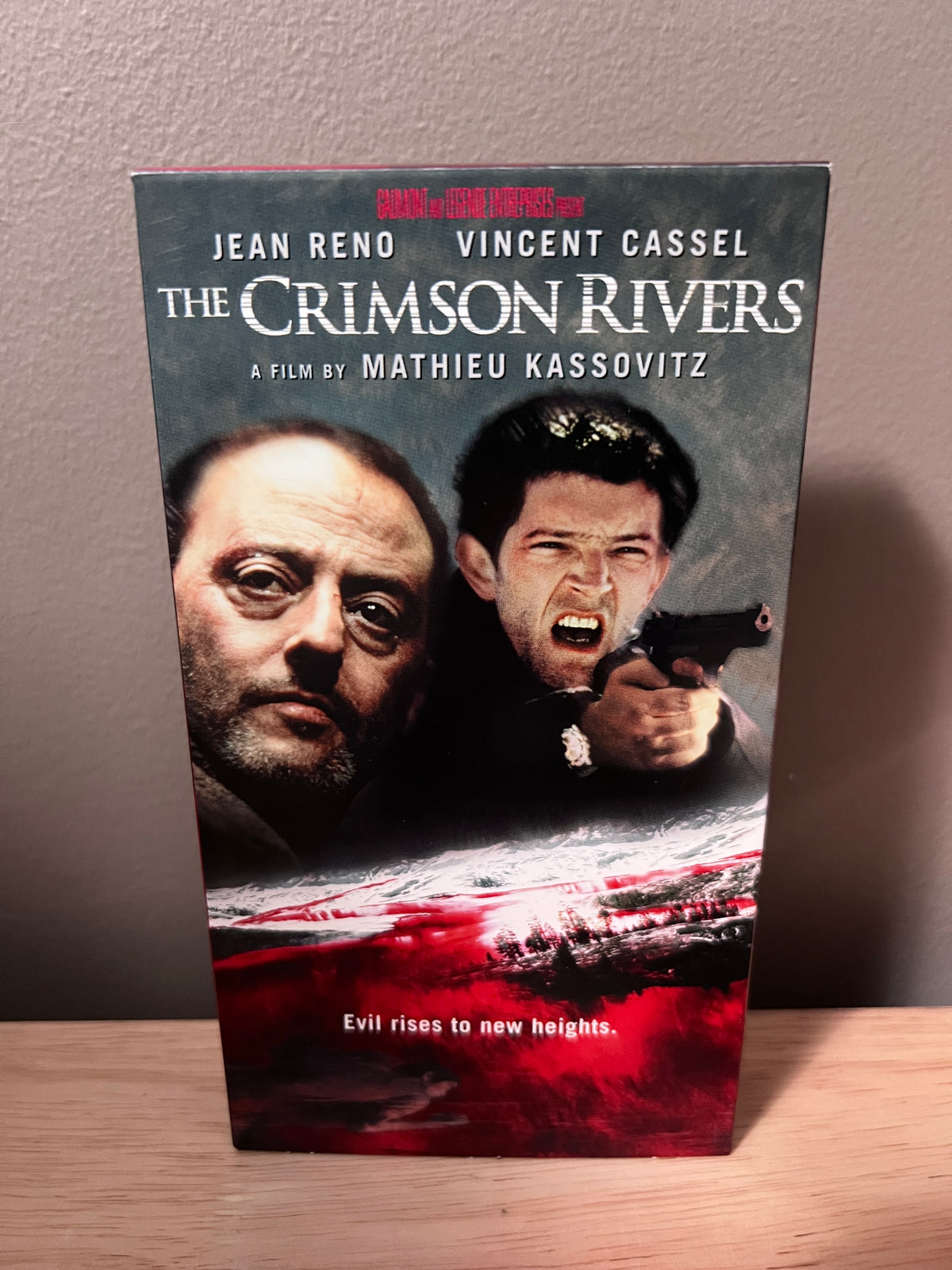 Front packaging of The Crimson Rivers VHS