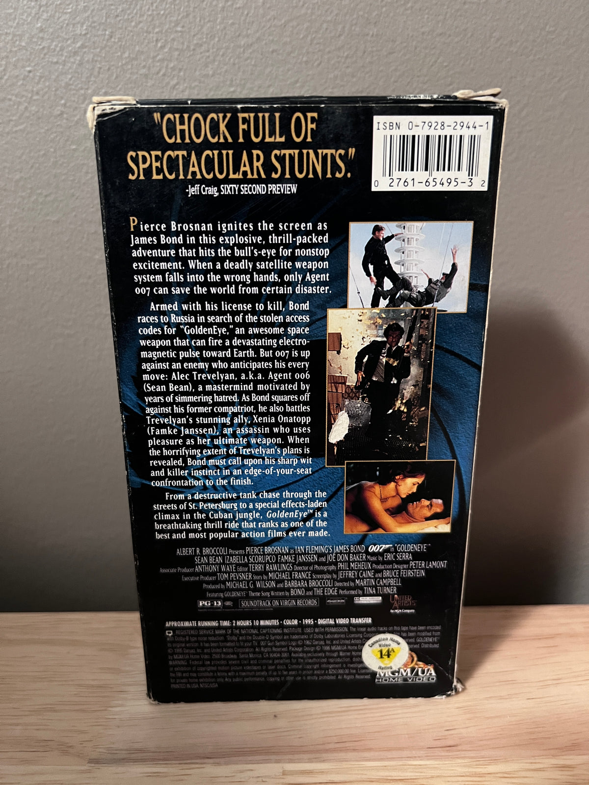 Back packaging of GoldenEye VHS