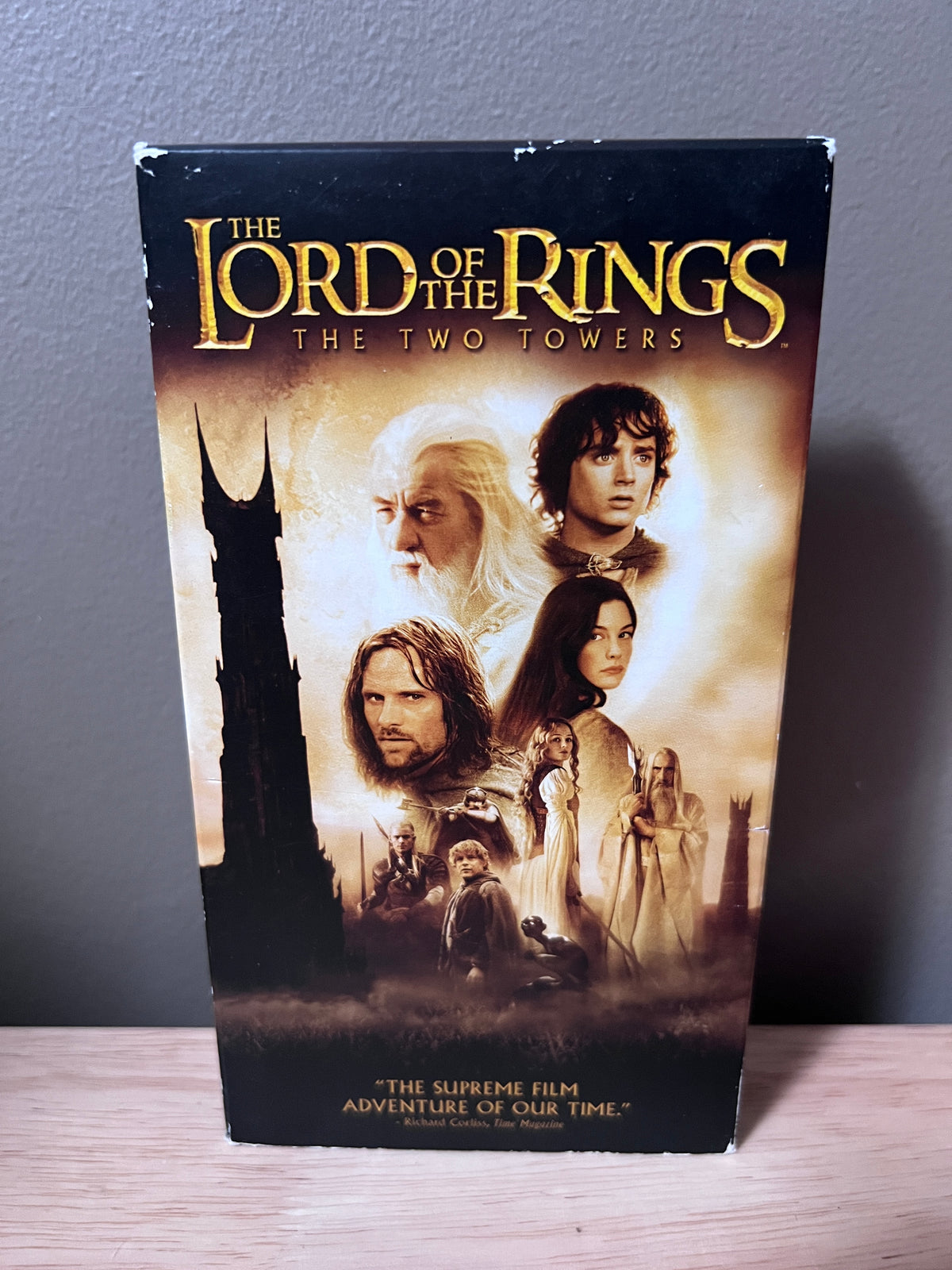 Front packaging of The Lord of the Rings: The Two Towers VHS