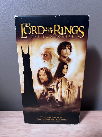 Front packaging of The Lord of the Rings: The Two Towers VHS