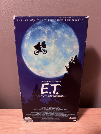Front packaging of E.T. the Extra-Terrestrial VHS
