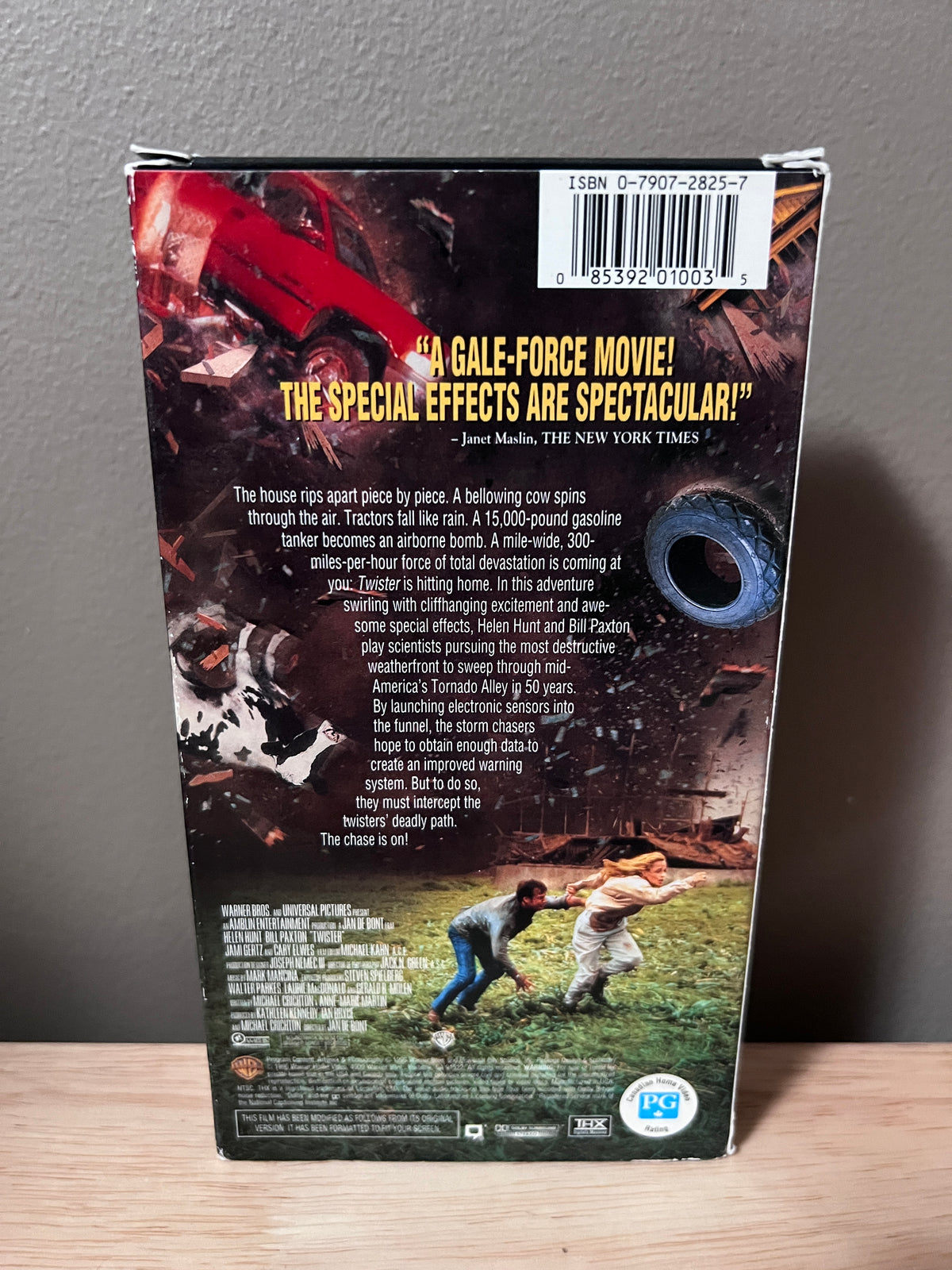 Back packaging of Twister VHS